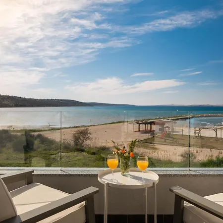 Sunset Bay - Amazing View And Large Heated Pool * Любач