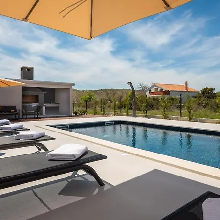 Sunset Bay - Amazing View And Large Heated Pool * Любач