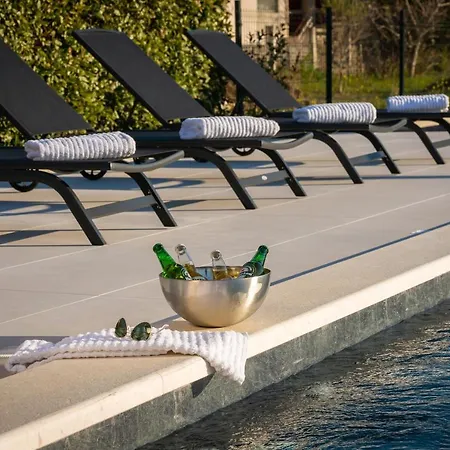 Sunset Bay - Amazing View And Large Heated Pool Вилла