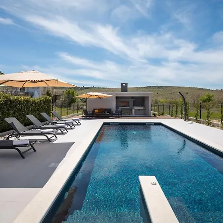 Sunset Bay - Amazing View And Large Heated Pool Любач