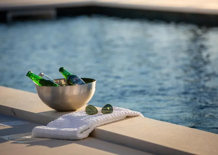 Sunset Bay - Amazing View And Large Heated Pool Villa *