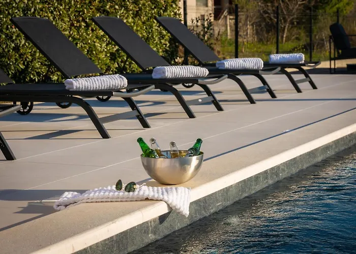 Sunset Bay - Amazing View And Large Heated Pool Villa